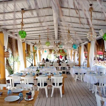 Moon Beach Hotel *