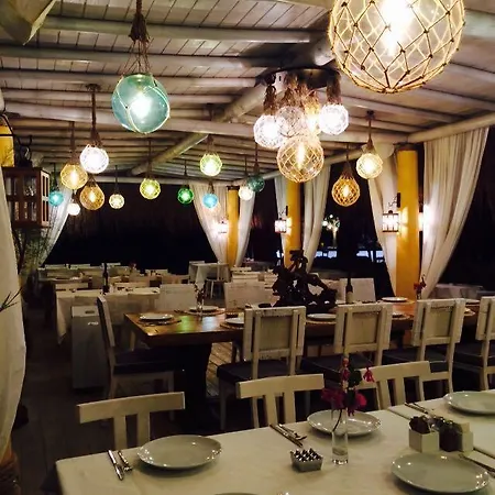 Moon Beach Hotel *